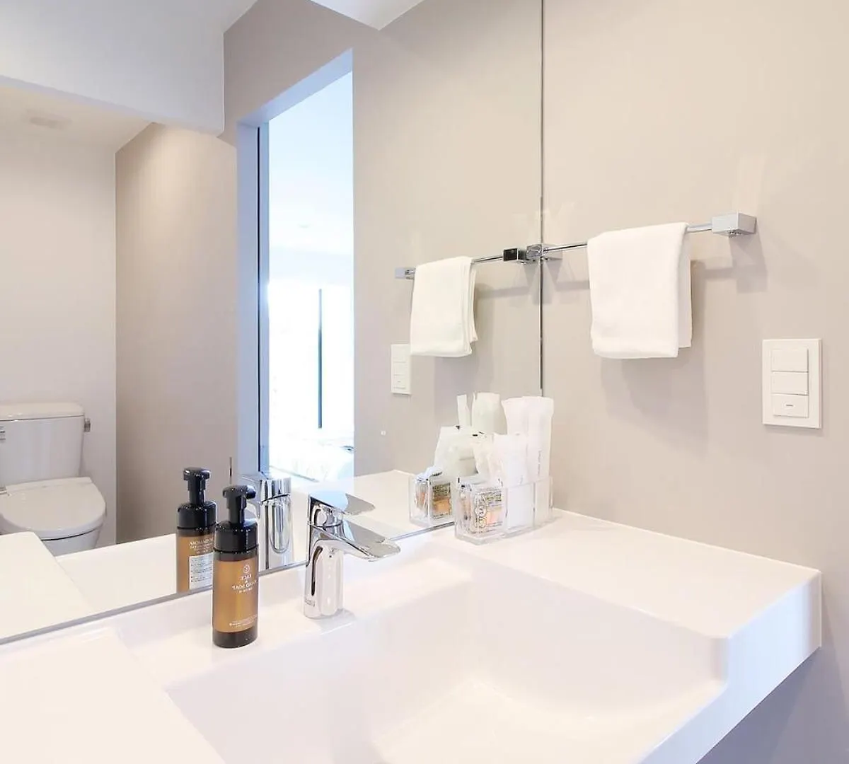Bhotel Heiwaodori 1002 - High Rise Apt Famous Hiroshima Dori 6Ppl 0*,